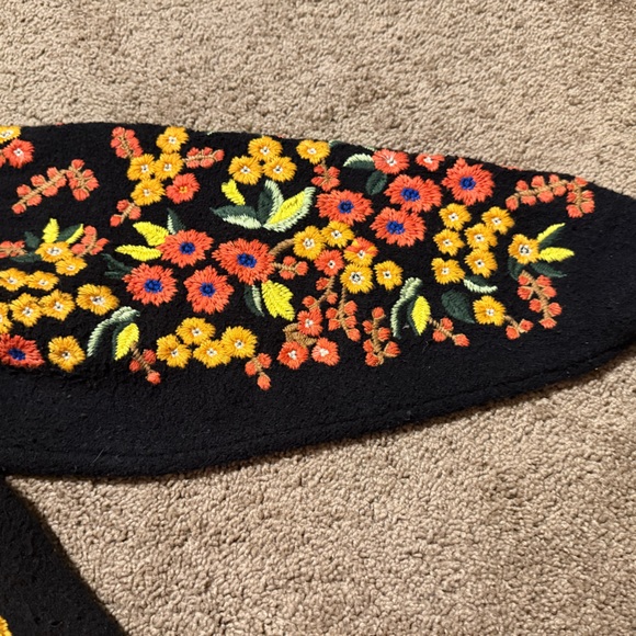 Zara Knit Floral Embroidered Heavy Sweater - Picture 4 of 6